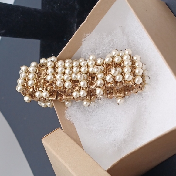 J CREW simulated Pearl multi stranded Bracelet - Picture 5 of 5